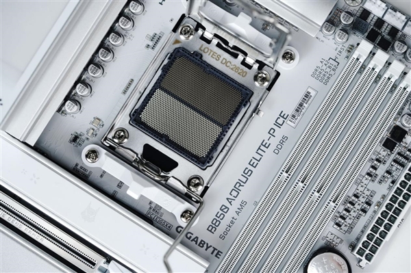 融入雕妹二次元设计！技嘉B850 AORUS ELITE-P ICE主板图赏 技嘉B850 ICE主板 第12张