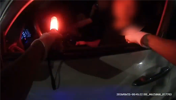 女子酒驾被查打电话让朋友开车来接：不料后者喝的更多！ 酒驾 第1张