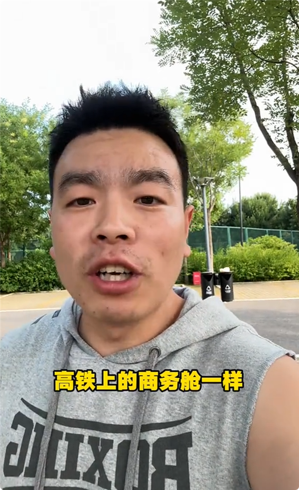 小米澎程N70空间惊到博主：如同高铁商务舱 腿伸直碰不到前排 小米澎程N70 第1张