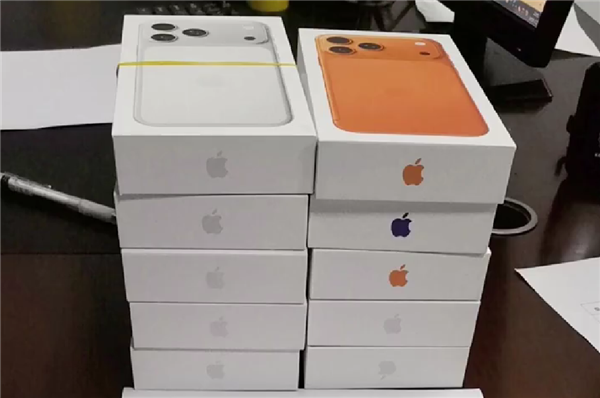 男子买5部iPhone不问价店长直接报警：称集齐10部即可迈入婚姻殿堂 男子买5部iPhone不问价店长直接报警 第1张