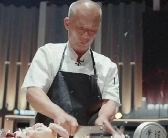 莫氏鸡煲《一饭封神2》首轮出局 评委：技术含量不高 一饭封神2 第1张
