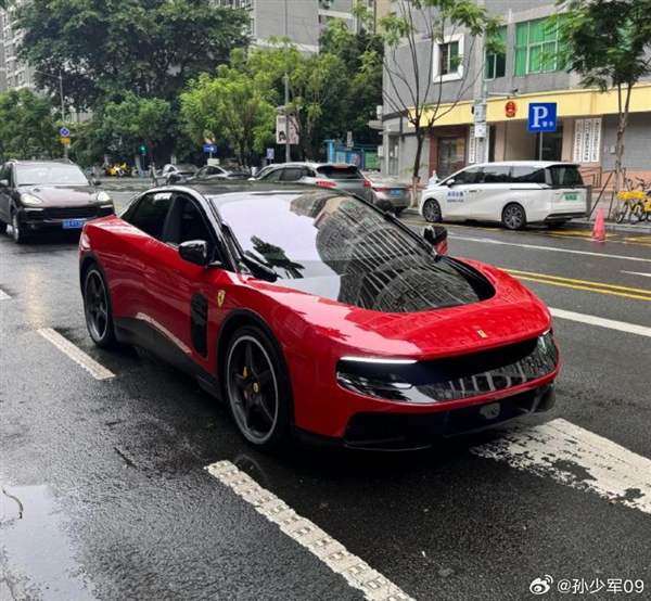 售价398.8万！法拉利首款纯电动车luce国内现身 法拉利纯电动车luce 第1张