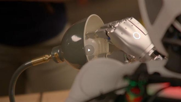 谷歌发布最强具身推理模型Gemini Robotics ER 2：支持连续视频理解与多机器人协作 Gemini 2 第6张