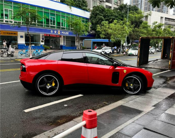 一车难求！法拉利首款纯电车型Luce卖爆：下单两年后才能提车 法拉利首款纯电车型Luce 第3张