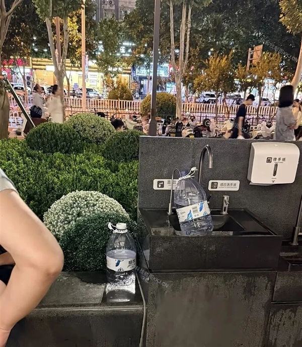 胖东来将大量占用直饮水列为不文明行为：员工规范制止产生无效投诉 将不予支持 胖东来将大量占用直饮水列为不文明行为 第2张