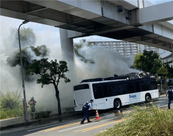 日本国内首例电动大巴起火！涉事车辆为本土品牌五十铃、电池韩国造 日本国内首例电动大巴起火 第2张