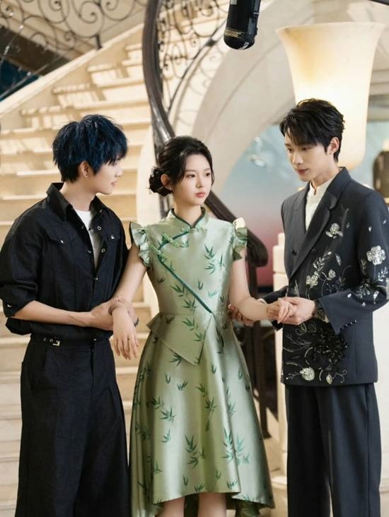 短剧男一号日薪从几万变几百 有人甚至愿意免费演 短剧 第2张