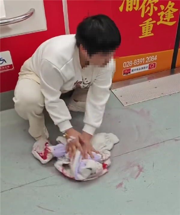 罕见病女孩向嫣然捐99999元救命钱 李亚鹏发视频回应几度哽咽 第2张
