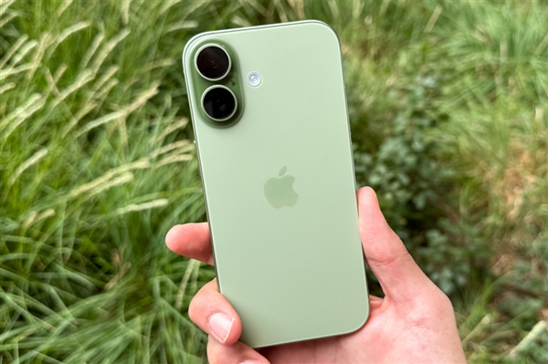 苹果拿下高端手机市场65%的份额：iPhone 17系列功不可没 苹果拿下高端手机市场65%的份额 第2张