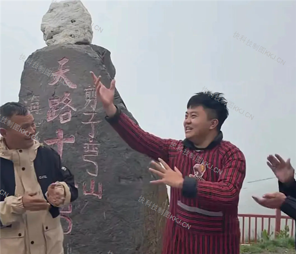网红博主李要得首场直播带货 解说女士内裤时羞涩又努力 开播不久冲上榜一 网红博主李要得 第2张