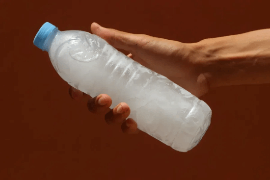 被热晕的欧洲人出奇招！一瓶冰水就能替代空调？ 一瓶冰水就能替代空调 第1张
