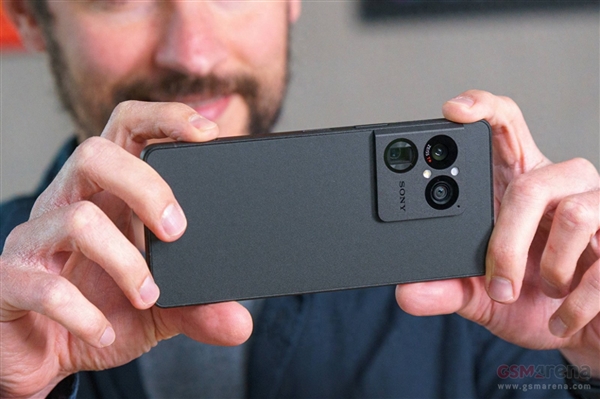索尼：万元旗舰Xperia 1 VIII卖爆 SD存储卡槽+3.5毫米耳机孔是推力 索尼Xperia VIII 第1张