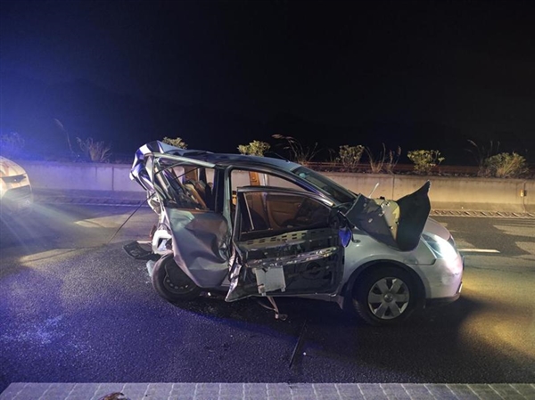 司机因错过高速口倒车 被追尾致乘客身亡 交警：担主责 被追尾 第1张
