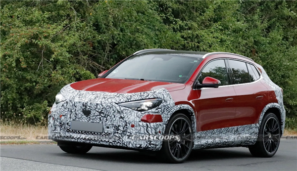 奔驰最亲民纯电SUV！全新AMG GLA路试谍照曝光：680马力对标宝马iX3 M 奔驰AMG GLA 第2张