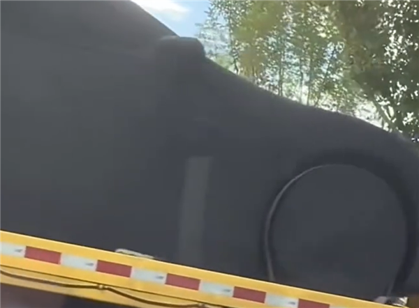 小米两门轿跑车型曝光：车身紧凑、尾部扩散器显眼 小米两门轿跑 第2张