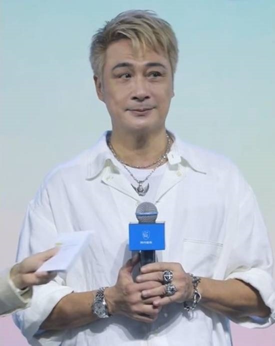 64岁吴镇宇街头录节目和接地气 身形消瘦无明星架子 吴镇宇 第5张 64岁吴镇宇街头录节目和接地气 身形消瘦无明星架子 吴镇宇 第5张