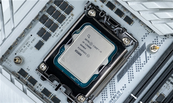 6700K到270K Plus十年旗舰同台！Intel CPU全测完：13900K之后游戏性能再无惊喜 Intel CPU全测 第2张