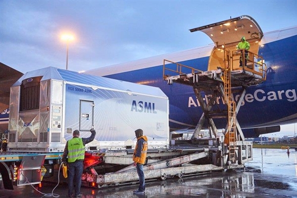 落后22年！瑞银报告：中国EUV技术仅相当于ASML 2004年水平、十年内都追不上 中国EUV技术 第2张