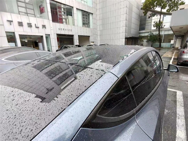 Model Y送至特斯拉官方修车 惨遭多处损坏 门店“失忆”：没注意到 Y 第1张