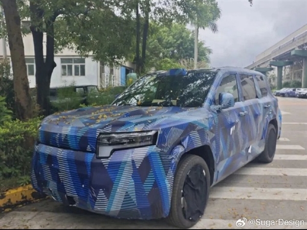 比亚迪再添猛将！方程豹钛6谍照曝光：延续方盒子设计 方程豹钛6 第2张