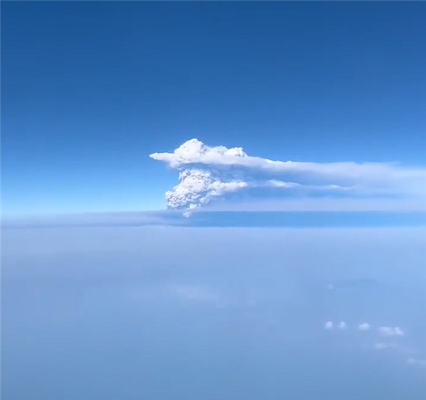 印尼3天内3座火山罕见接连喷发:8座机场被迫关闭 印尼3天内3座火山罕见接连喷发 第1张 印尼3天内3座火山罕见接连喷发:8座机场被迫关闭 印尼3天内3座火山罕见接连喷发 第1张