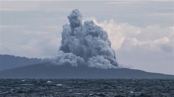 印尼3天内3座火山罕见接连喷发:8座机场被迫关闭 印尼3天内3座火山罕见接连喷发 第2张 印尼3天内3座火山罕见接连喷发:8座机场被迫关闭 印尼3天内3座火山罕见接连喷发 第2张
