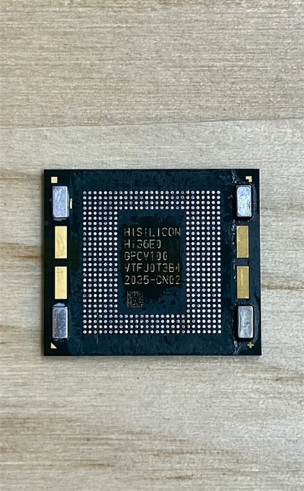 华为Mate XT 2全网首拆！首款韬定律芯片麒麟9050 Pro现真身 神秘数字2035又出现了 2 第7张