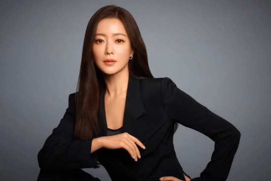 韩国第一美女金喜善谈婚后压力 喂奶时觉得自己错失优秀作品 韩国第一美女金喜善 第1张 韩国第一美女金喜善谈婚后压力 喂奶时觉得自己错失优秀作品 韩国第一美女金喜善 第1张