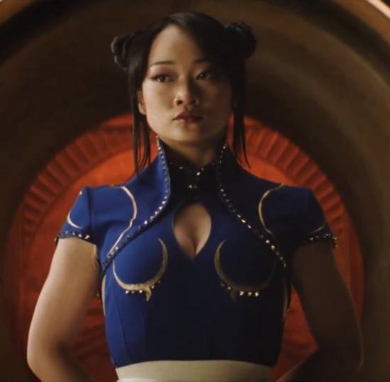 美女演员练出丰满大腿！真人春丽对比游戏立绘 春丽 第1张