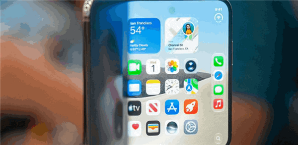 苹果副总裁：iPhone Duo用哑光磨砂膜掩盖折痕 其铰链无松垮感比友商好多了 iPhone Duo 第1张