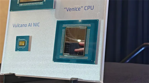 代际提升78%！AMD 256核EPYC 9996跑分曝光：至强6980P不是对手 AMD 9996跑分 第2张