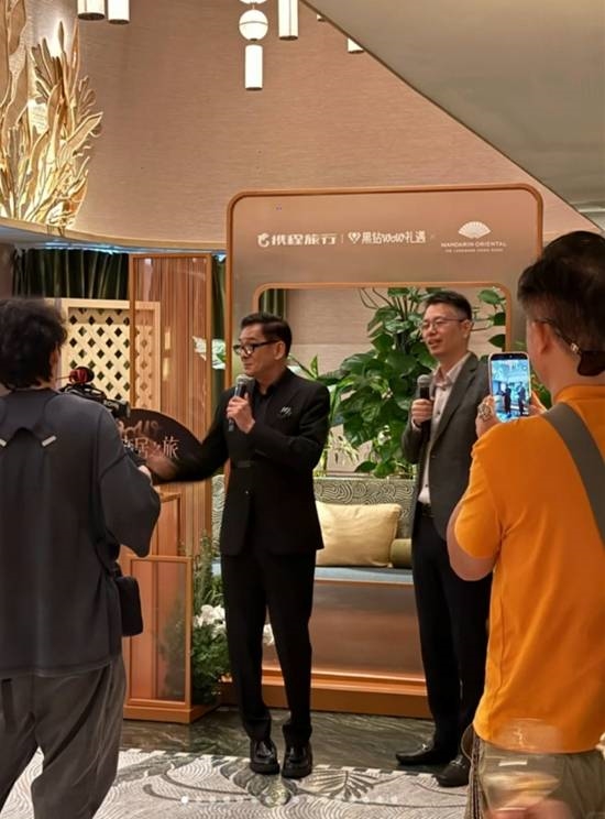72岁“鸠摩智”演员化身美食博主 为游客介绍香港 第4张