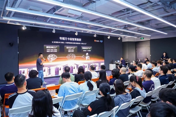 国产GPU历史性一刻！摩尔线程S5000具身训练曲线追平国际主流：真机成功率达92% 摩尔线程S5000 第3张