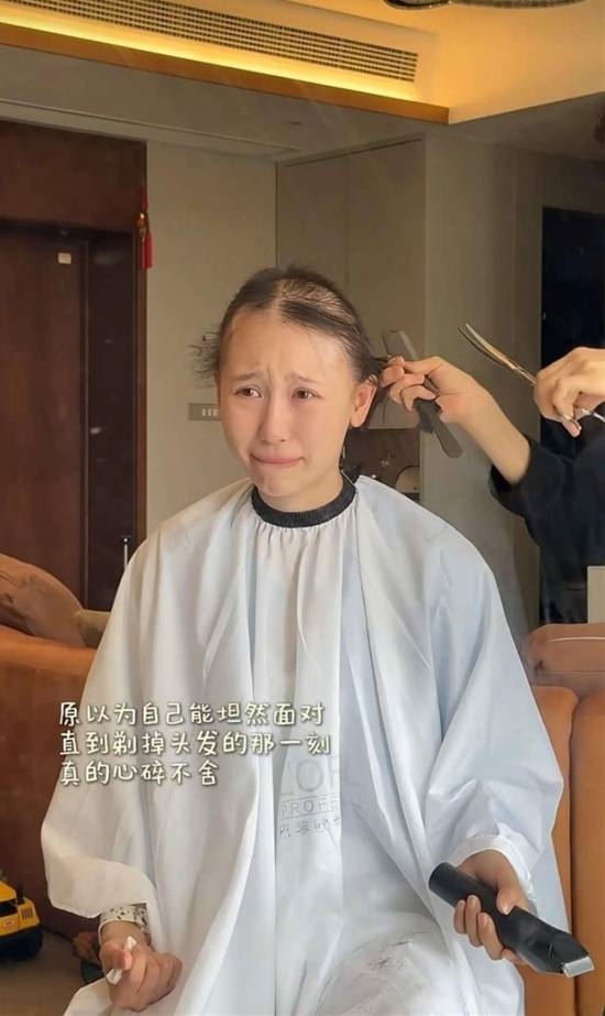"蓝衣战神"一栗小莎子癌症进康复期 已完成12次化疗 蓝衣战神 栗小莎子 第3张