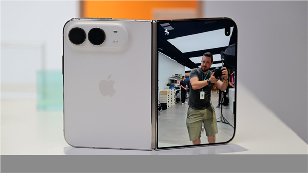 苹果年度理财产品!iPhone Duo黄牛加价1.2万元:首发当天就能拿货 iPhone Duo 第3张 苹果年度理财产品!iPhone Duo黄牛加价1.2万元:首发当天就能拿货 iPhone Duo 第3张