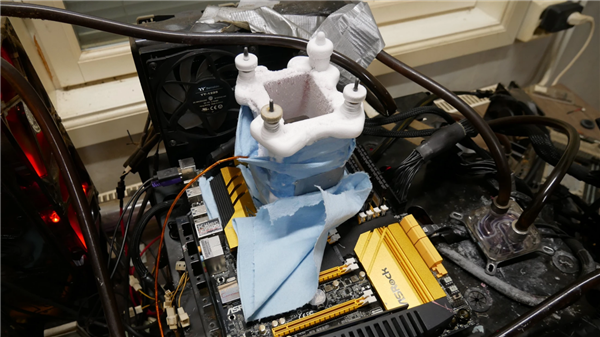 12年世界纪录终结!i5-4670K猛超至6.3GHz:配DDR3创纪录 i5-4670K猛超至6.3GHz 第4张 12年世界纪录终结!i5-4670K猛超至6.3GHz:配DDR3创纪录 i5-4670K猛超至6.3GHz 第4张