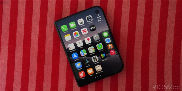 手机要卖了微信等应用还没适配 iPhone Duo被批 博主：几周内就会解决 第3张